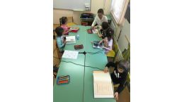 Занятие специалиста ГБОУ Школа №1708 г. Л.С. Солнцевой на аппаратурной методике Томатис с воспитанниками ГБОУ Школа №1534